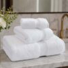 samifyhome-luxury-white-towel-set-bathroom-display Close-up of Samifyhome luxury white bath, hand, and face towels stacked in a bathroom